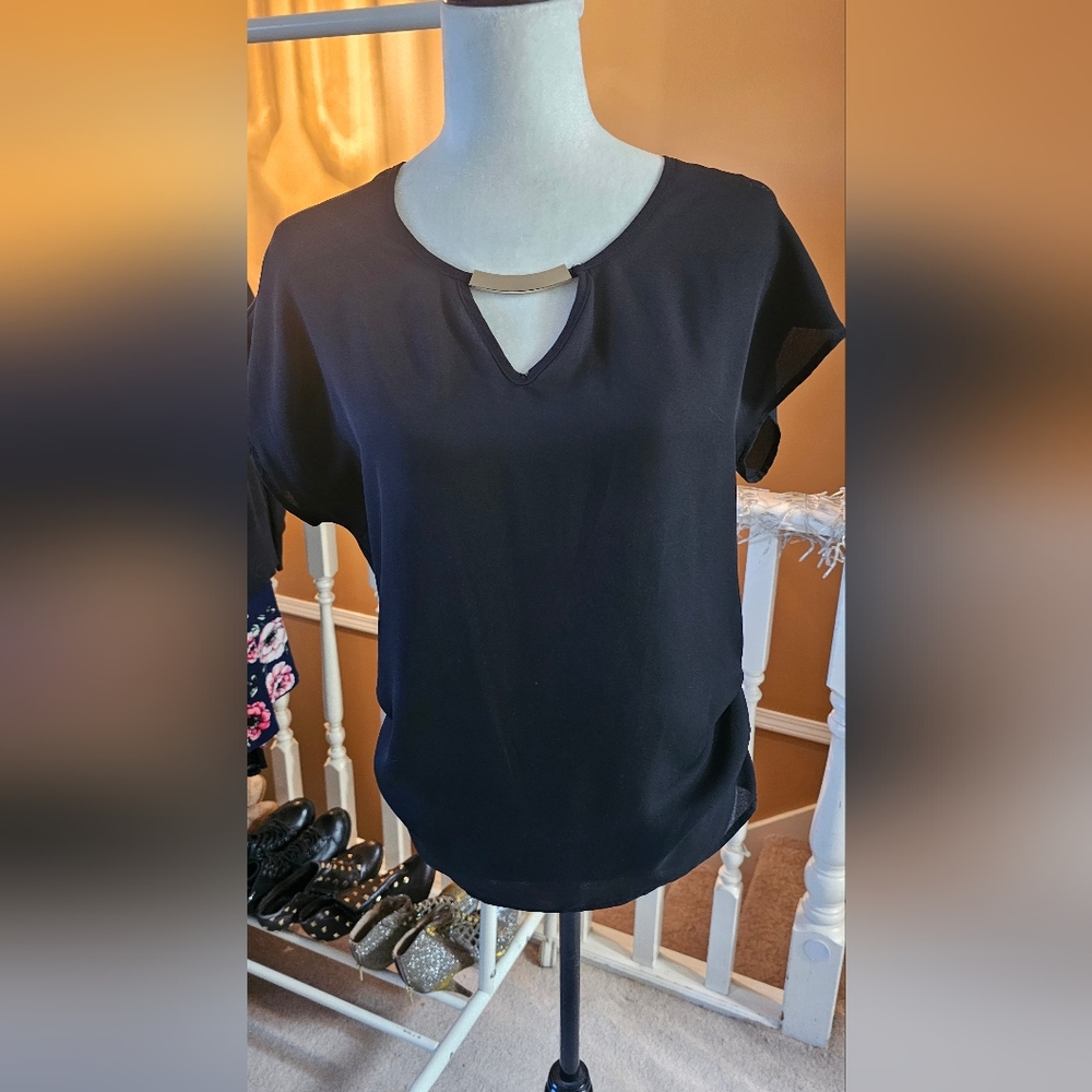 Lily White Black Short Sleeve Blouse